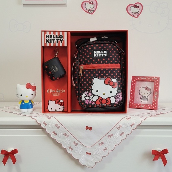 Sanrio Hello Kitty Crossbody Bag Set - Picture 2 of 2
